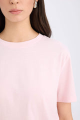 Basic regular fit T-shirt with a round neck and short sleeves