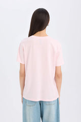 Basic regular fit T-shirt with a round neck and short sleeves