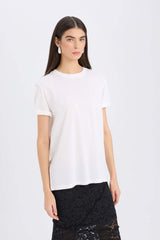 Basic regular fit T-shirt with a round neck and short sleeves