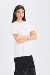 Basic regular fit T-shirt with a round neck and short sleeves