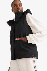 Water Repellent Regular Fit Hooded Sports Vest