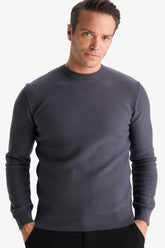 Standard Fit Crew Neck Knitwear Sweater