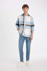 Men regular fit long-sleeve casual shirts manufactured by the brand DeFacto