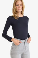 Slim Fit Slim Cut Crew Neck Basic Plain Long Sleeve T-Shirt