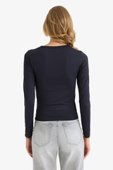 Slim Fit Slim Cut Crew Neck Basic Plain Long Sleeve T-Shirt