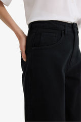 Cool, loose-fitting, high-waisted gabardine trousers