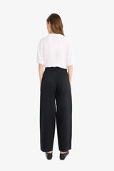 Cool, loose-fitting, high-waisted gabardine trousers