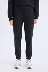 Regular Fit 2-Piece Set Thick Crew Neck Sweatshirt Flexible Waist Jogger Sweatpants