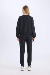 Regular Fit 2-Piece Set Thick Crew Neck Sweatshirt Flexible Waist Jogger Sweatpants