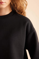 Regular Fit 2-Piece Set Thick Crew Neck Sweatshirt Flexible Waist Jogger Sweatpants