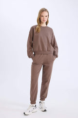 Regular Fit 2-Piece Set Thick Crew Neck Sweatshirt Flexible Waist Jogger Sweatpants