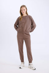 Regular Fit 2-Piece Set Thick Crew Neck Sweatshirt Flexible Waist Jogger Sweatpants