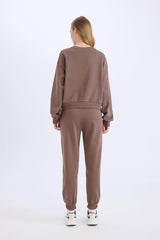 Regular Fit 2-Piece Set Thick Crew Neck Sweatshirt Flexible Waist Jogger Sweatpants