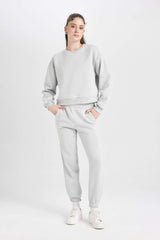 Regular Fit 2-Piece Set Thick Crew Neck Sweatshirt Flexible Waist Jogger Sweatpants