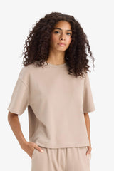 A basic loose-fitting T-shirt with a round neck and short sleeves