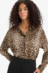 Oversized shirt with a wide cut, stand-up collar and long sleeves, made of satin