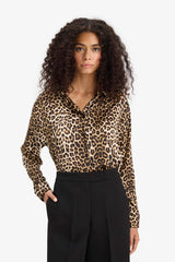 Oversized shirt with a wide cut, stand-up collar and long sleeves, made of satin