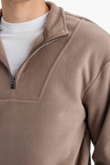 Loose fleece sweatshirt with stand-up collar and print