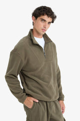 Loose fleece sweatshirt with stand-up collar and print