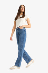 Comfortable jeans with a high waist and straight long legs.