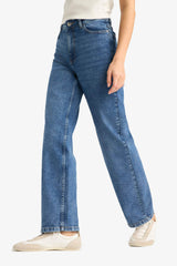 Comfortable jeans with a high waist and straight long legs.