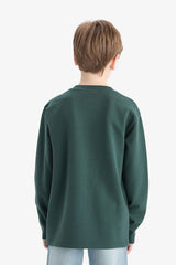 T-shirt for boys with long sleeves, loose fit, round neck.