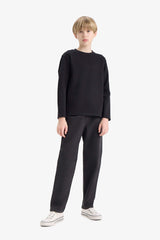 T-shirt for boys with long sleeves, loose fit, round neck.