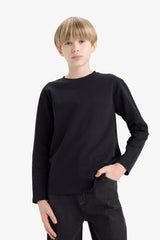 T-shirt for boys with long sleeves, loose fit, round neck.