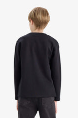 T-shirt for boys with long sleeves, loose fit, round neck.