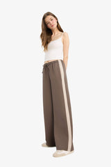 Cool wide-leg trousers, mid-rise