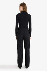 Straight Fit trousers with three pockets, regular waist and regular length