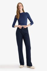 Straight Fit trousers with three pockets, regular waist and regular length