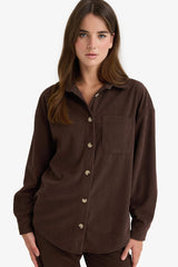 Loose corduroy shirt with a shirt collar and long sleeves