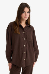 Loose corduroy shirt with a shirt collar and long sleeves