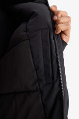 Water-repellent, regular fit, hooded, zip-up, windproof parka jacket.