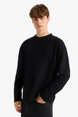 Boxy Fit Relaxed Cut Crew Neck Soft Fabric Basic Plain Sweatshirt