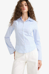 Fitted poplin shirt with shirt collar and long sleeves