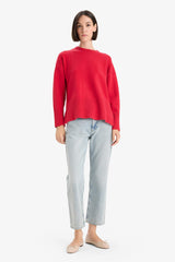 Oversized knit sweater with a wide fit and a round neck