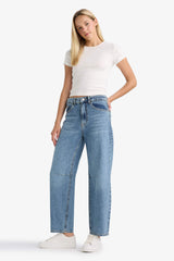 Barrel Fit Normal Waist Ankle Length Jean Washed Trousers