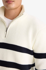 Knitted sweater with a zipper