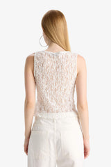 Fitted Crew Neck Sleeveless Lace Blouse