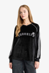 Oversize Wide Fit V-Neck Printed Velvet Sweatshirt