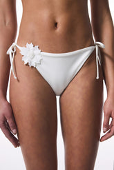 Adeline Flower Accessorized White Bikini Bottom - Gamze Erçel Collection