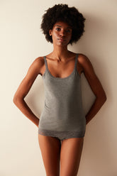 قميص رياضي باللون الرمادي من القطن