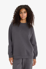 Oversized, loose fit, crew neck, basic, simple thick sweatshirt