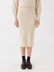 تنورة تريكو نسائية بخصر مسطح