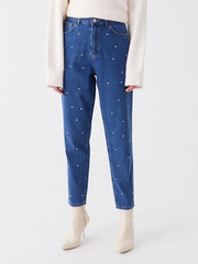 بنطلون جينز نسائي مناسب للأم