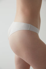 سروال داخلي برازيلي قطن على شكل حرف V مقصوص بالليزر