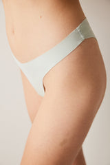 سروال داخلي برازيلي قطن على شكل حرف V مقصوص بالليزر