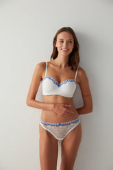 بانتي ثونغ ابيض زهرة اللوتس